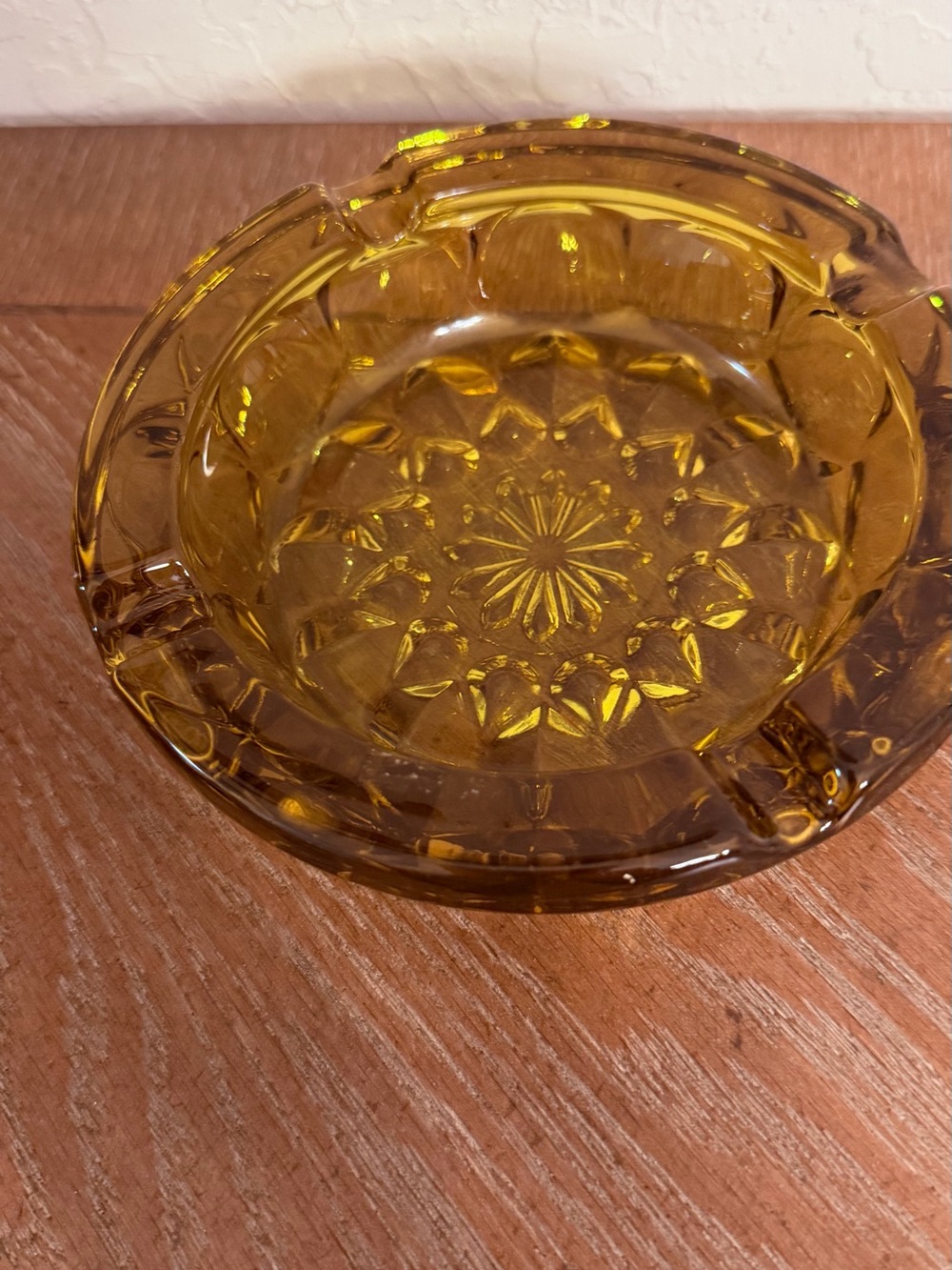 Amber Glass Ashtray - Vintage-Inspired Home Dining Accent